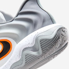 Tênis Nike Giannis Immortality 4 - Cinza - Branco