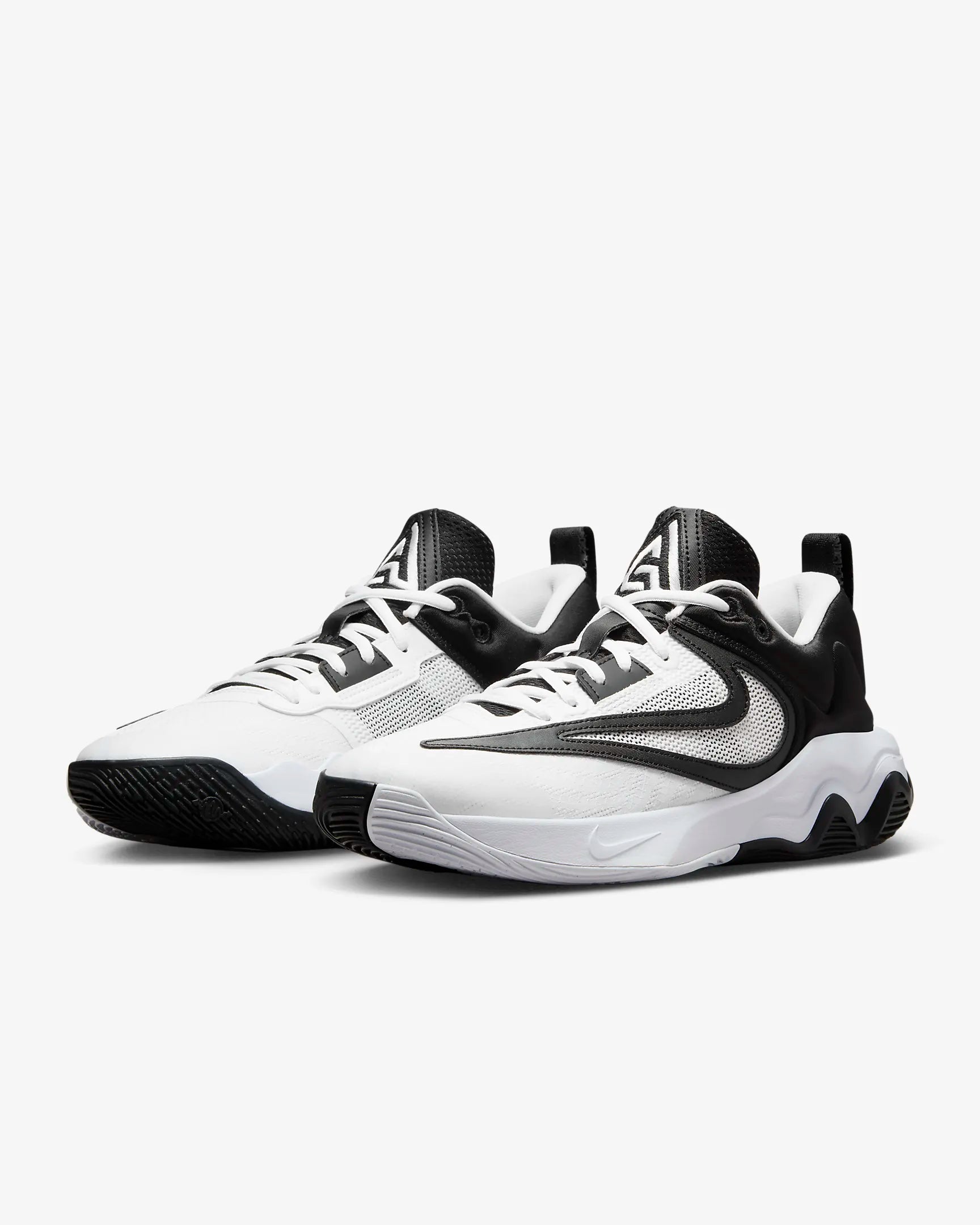 Tênis Nike Giannis Immortality 3 - Preto - Branco