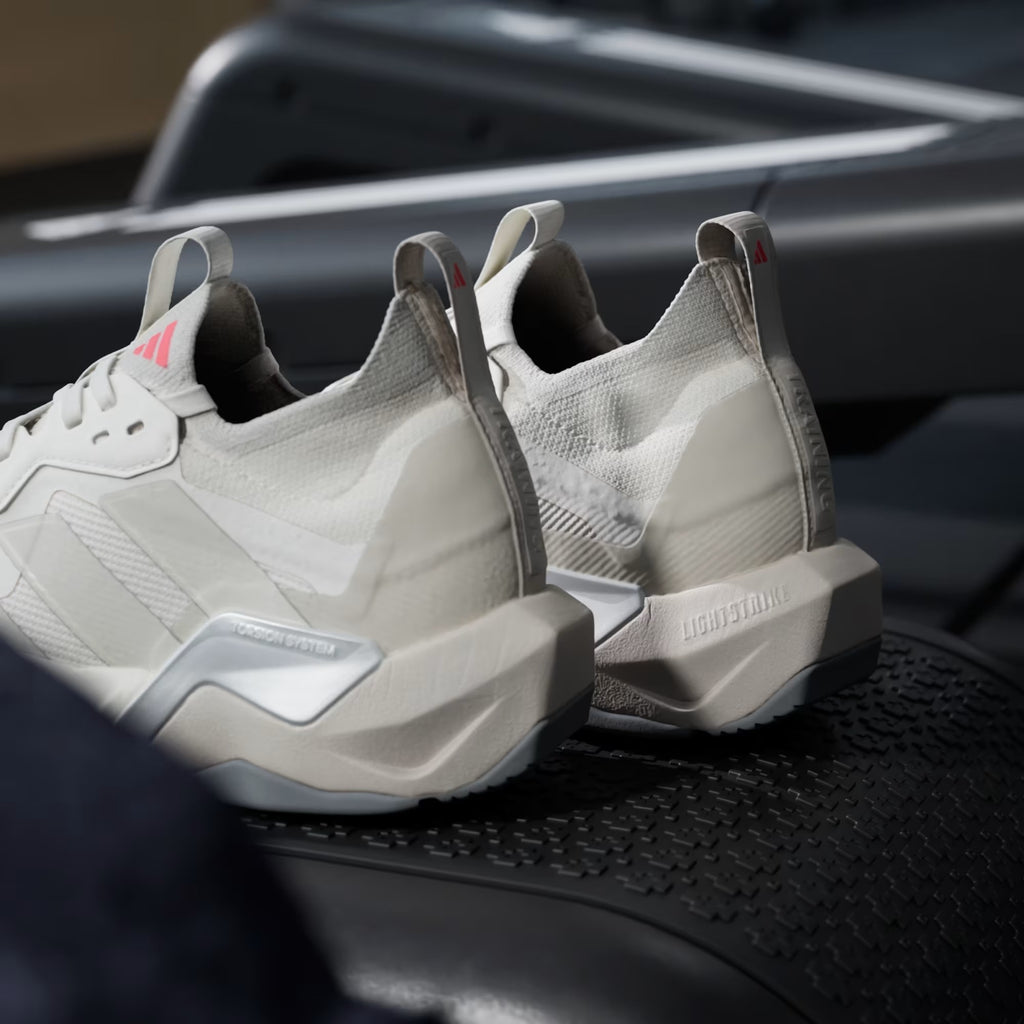Tênis Adidas Rapidmove ADV 2 - Bege